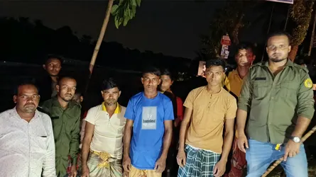 টাংগুয়ার হাওরে নিষিদ্ধ জাল দিয়ে মাছ ধরায় আটক ৮, মুচলেকায় মুক্তি