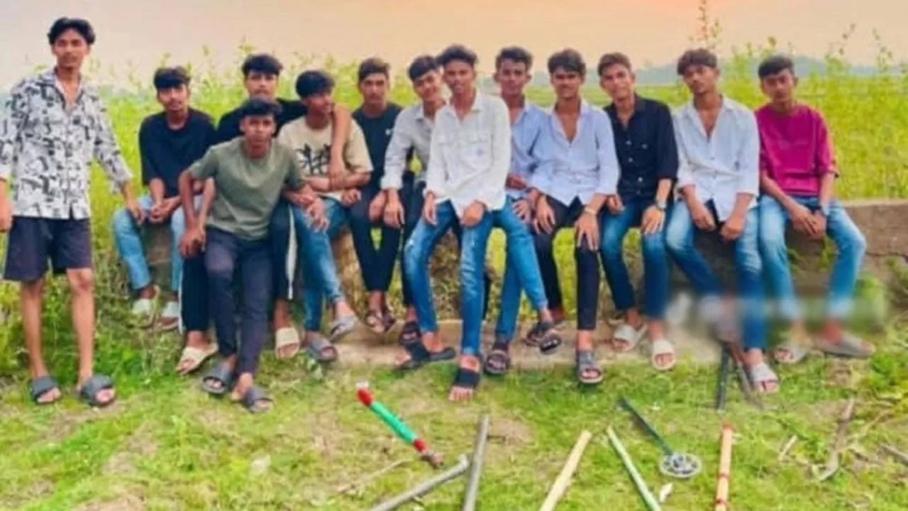 চৌদ্দগ্রামে কিশোর গ্যাংয়ের অস্ত্রসহ মহড়ার ভিডিও ভাইরাল, আতঙ্কে এলাকাবাসী
