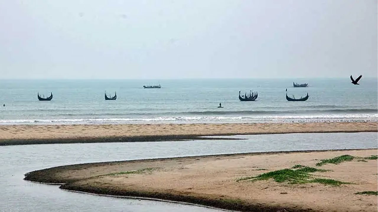 Himchari beach