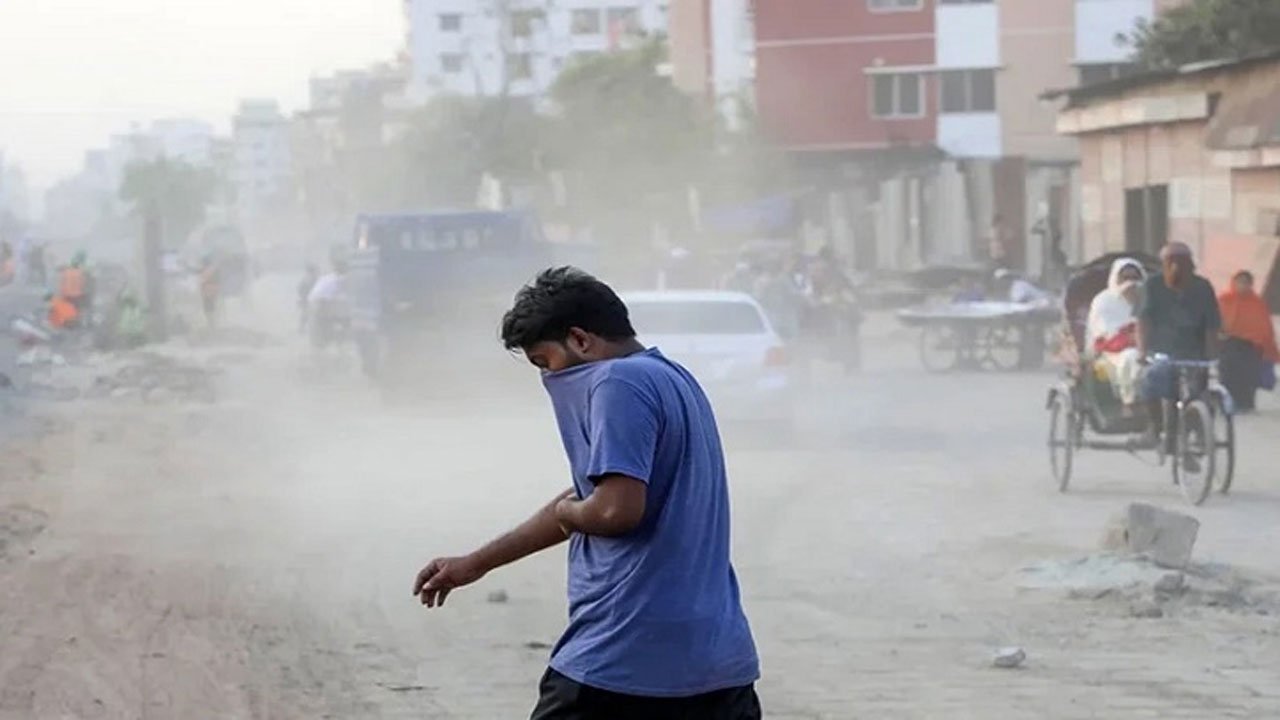 দূষিত বাতাসে অস্বাস্থ্যকর হয়ে পড়েছে ঢাকা শহর