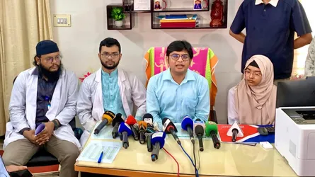 নিরাপত্তার আশ্বাসে কাজে ফিরলেন রাজশাহী মেডিক্যালের ইন্টার্ন চিকিৎসকরা