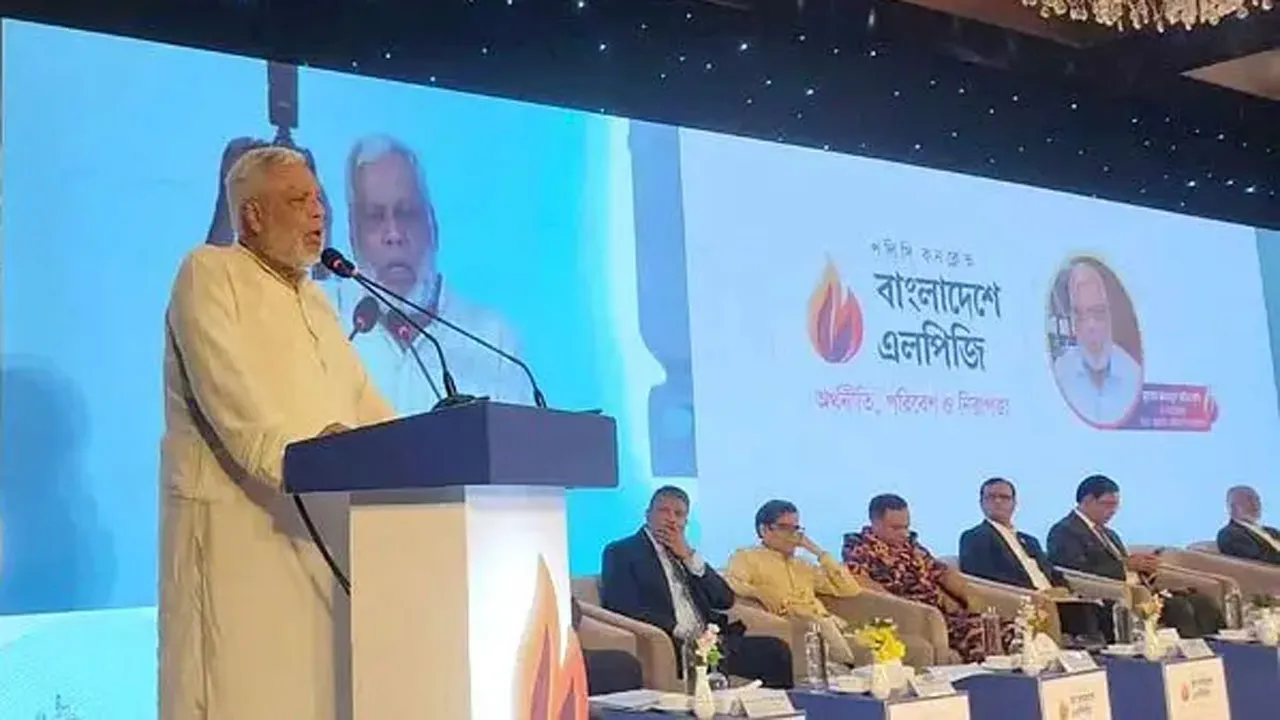 এলপিজির দাম ১ হাজার টাকায় নামানো জরুরি