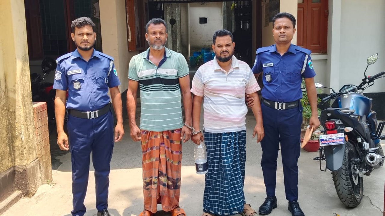 আব্দুল আওয়াল (৩৪) ও আব্দুল মান্নান (৪৫)।