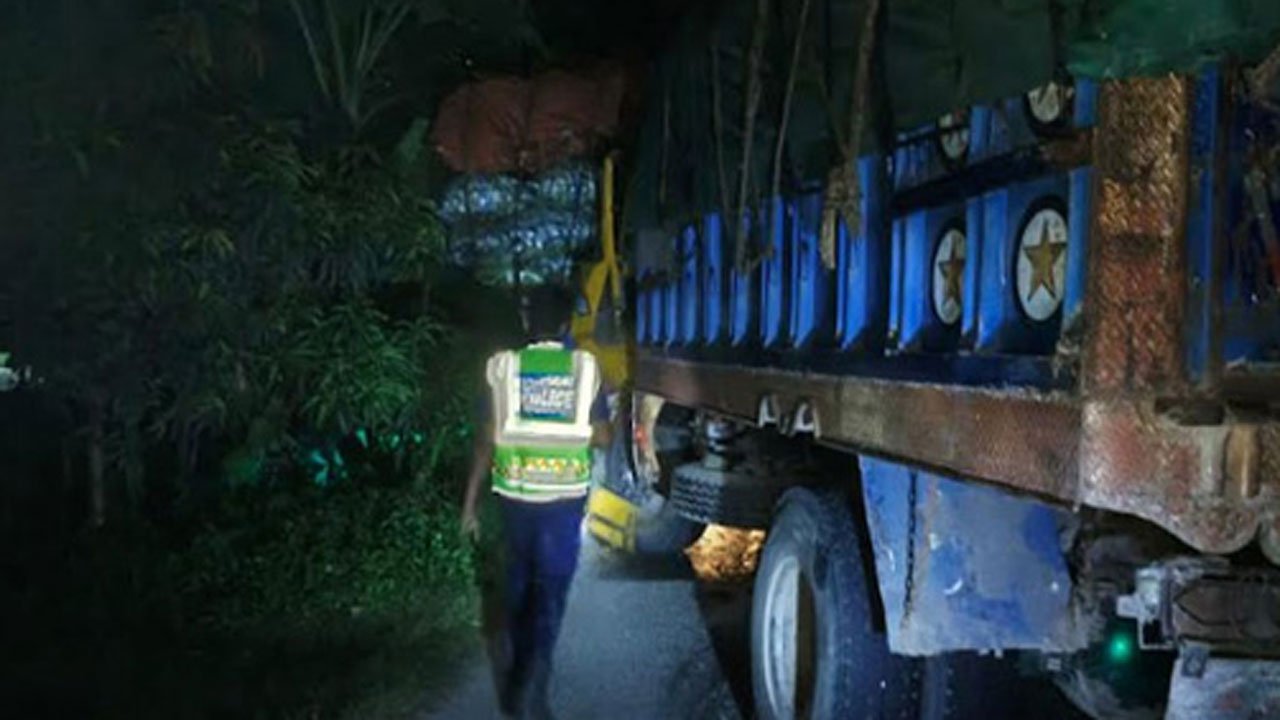Truck hits pickup parked at Rajbari