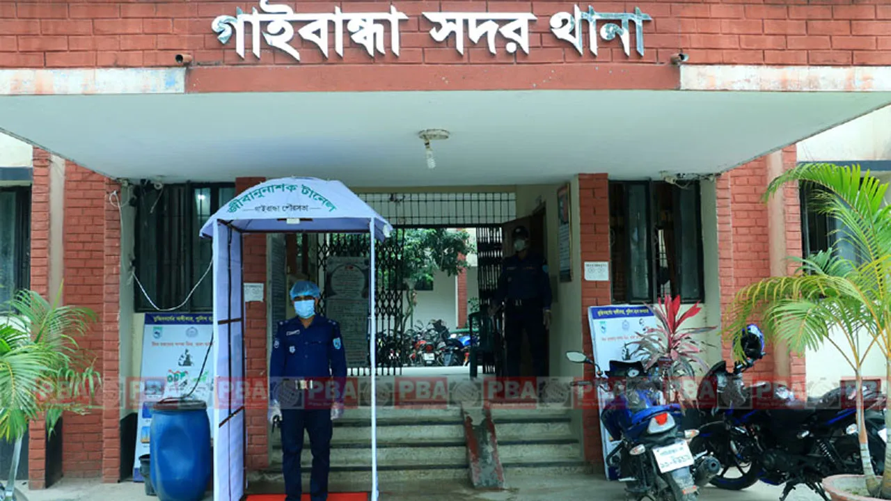 গাইবান্ধায় বাসের ধাক্কায় শ্রমিক নিহত, আহত ৩