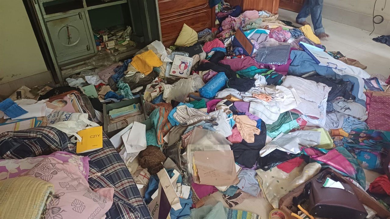Burglary at doctor's empty house in Lalpur