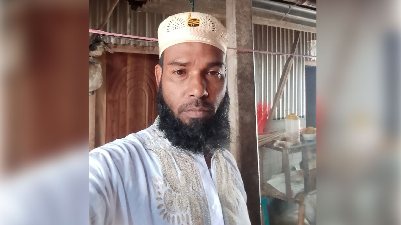 The deceased was identified as Shafiqul Islam Shafi (45).
