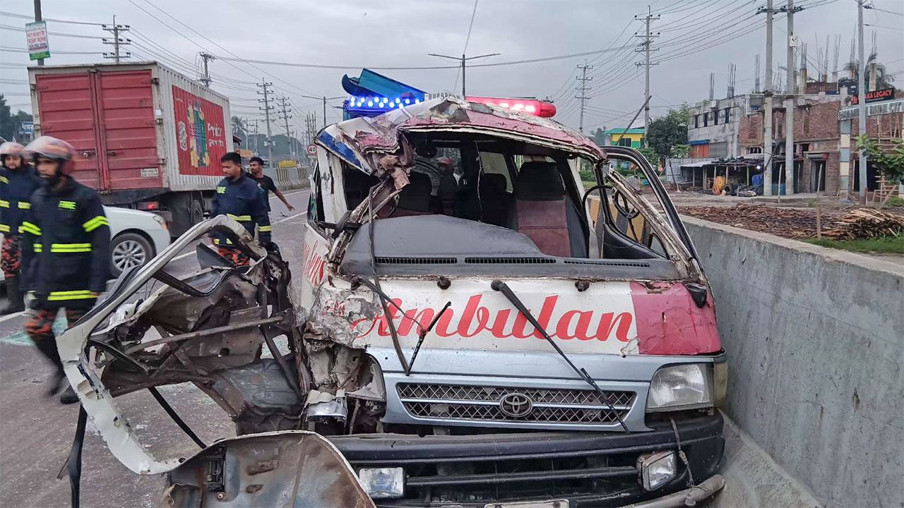 1-injured-in-covered-van-ambulance-collision-in-Dhamrai
