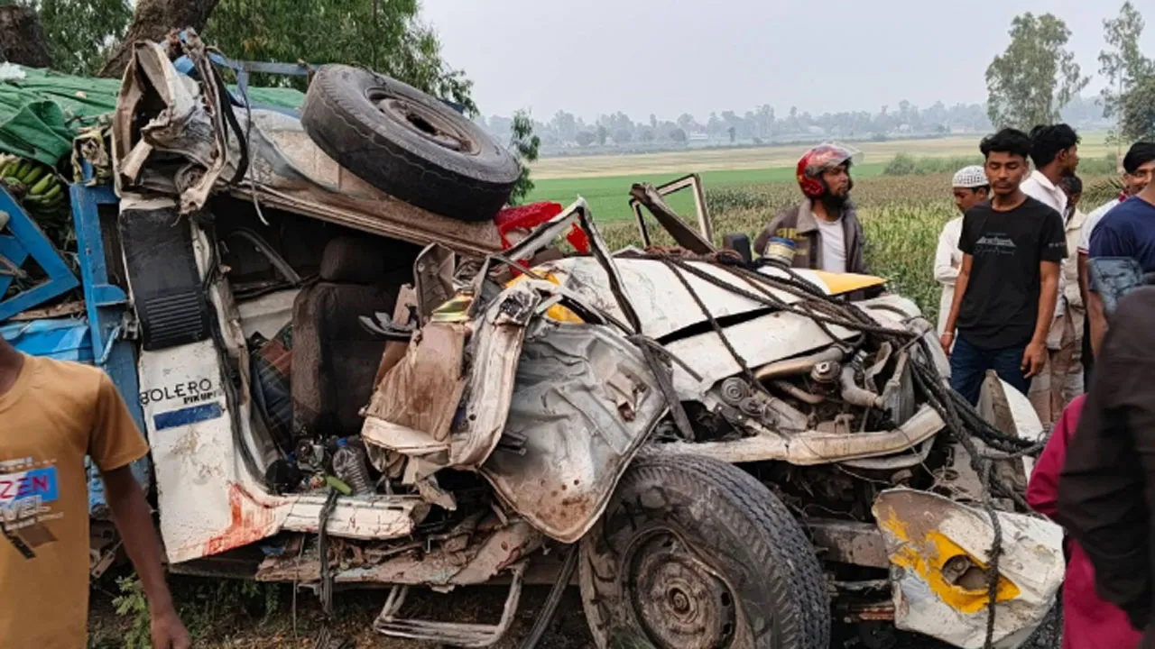 তাড়াশ মহাসড়কে বাস-ট্রাক সংঘর্ষে নিহত ১