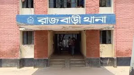 রাজবাড়ীতে মাইক্রোবাস-চাপায় নিহত ১