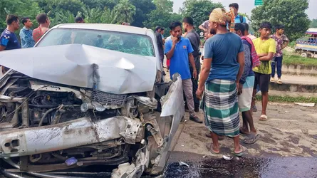 প্রাইভেটকারের ধাক্কায় লেগুনা চালকসহ আহত ১০