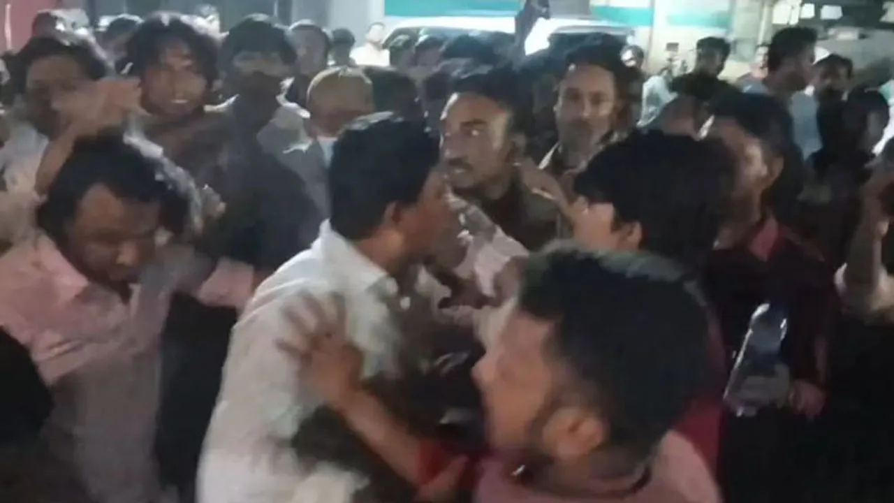 শাহবাগে ছাত্রদলের হামলায় ১০ সাংবাদিক আহত