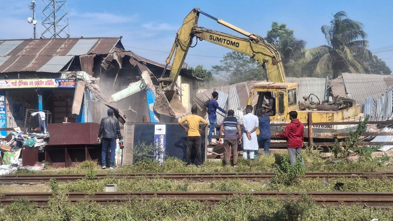 100-illegal-structures-built-on-railway-land-demolished