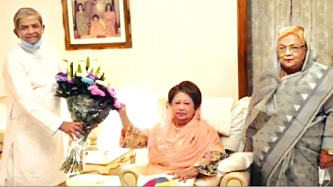 ড. ইউনূসের সাথে বিরোধ নয়, আলোচনা করুন