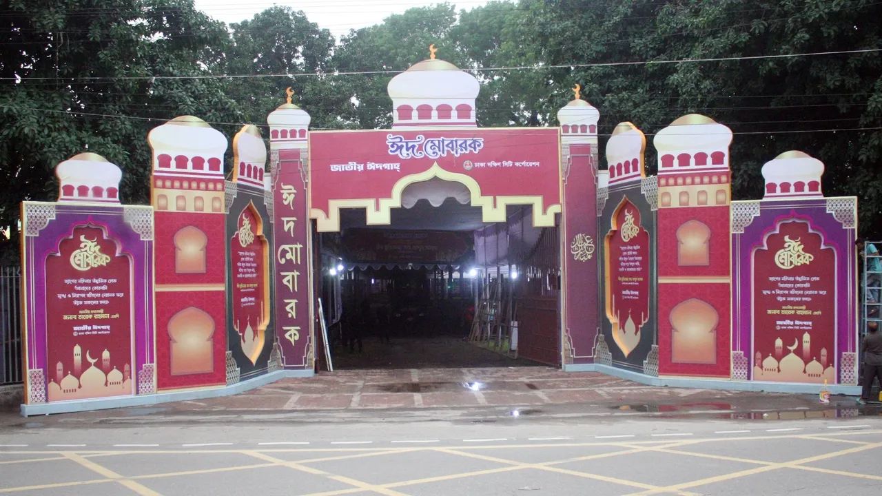 রাজধানীতে ঈদ জামাতের ব্যাপক প্রস্তুতি, জাতীয় ঈদগাহে প্রধান জামাত সকাল সাড়ে ৭টায়