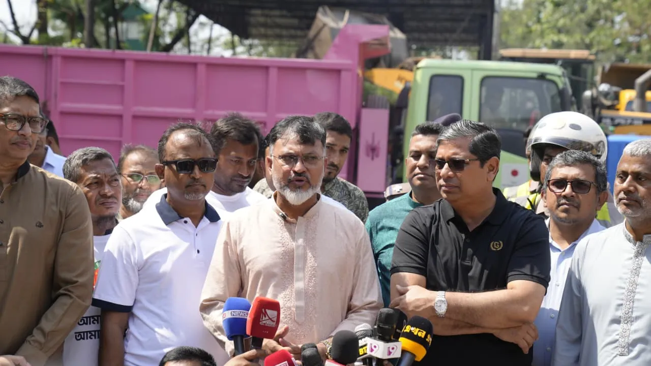 কোরবানির বর্জ্য অপসারণ কার্যক্রম পরিদর্শনে এলজিআরডি প্রতিমন্ত্রী ও ডিএনসিসি প্রশাসক