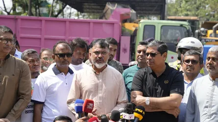 কোরবানির বর্জ্য অপসারণ কার্যক্রম পরিদর্শনে এলজিআরডি প্রতিমন্ত্রী ও ডিএনসিসি প্রশাসক