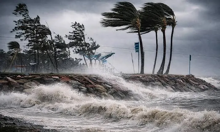 দেশের ১৩ অঞ্চলে ৮০ কিমি বেগে ঝড়ের পূর্বাভাস