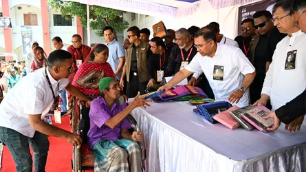 জিয়াউর রহমানের শাহাদতবার্ষিকীতে রাজধানীর ১৬ স্থানে বস্ত্র-খাবার বিতরণ প্রধানমন্ত্রীর