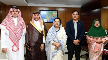 বাংলাদেশী হাজীদের খরচ কমাতে সৌদি আরবের সহযোগিতা চাইলেন বিমানমন্ত্রী