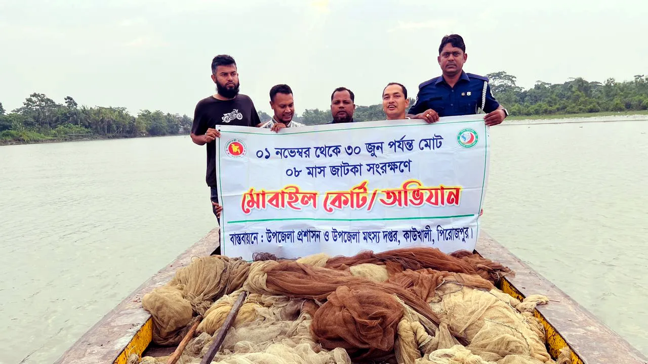 কাউখালীতে অভিযানে বিপুল পরিমাণ অবৈধ জাল উদ্ধার