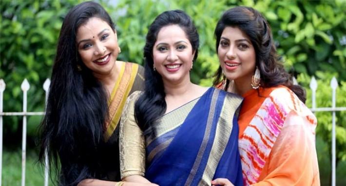 নাদিয়ার নিমন্ত্রণে মৌ ও রুনা