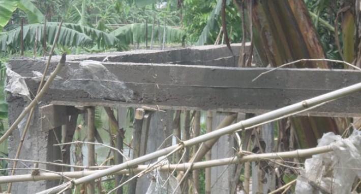 সাঁথিয়ায় নিষেধাজ্ঞা অমান্য করে অবৈধভাবে ঘর নির্মাণ