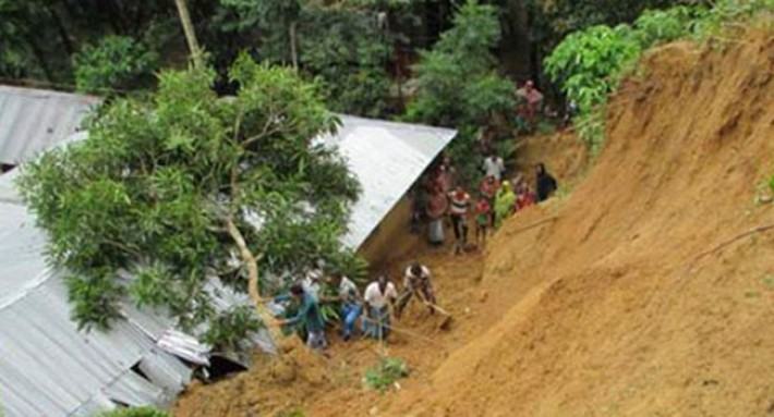 বান্দরবানে পাহাড় ধসে মাটি চাপায় ৪ শ্রমিক নিহত