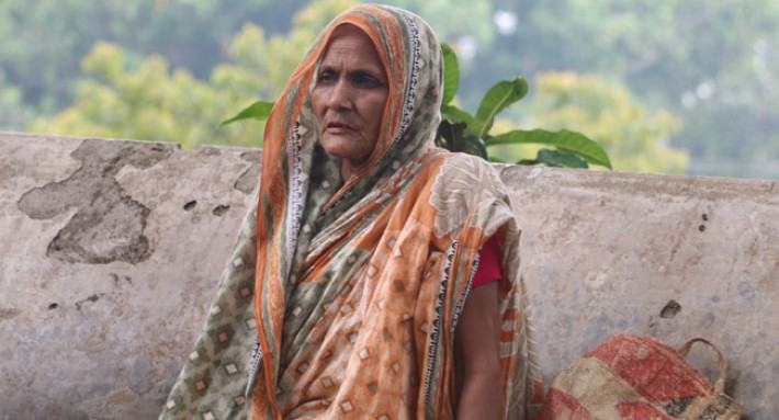 পড়ালেখা শেখানোর মাধ্যমে কষ্ট লাঘব করতে চাই