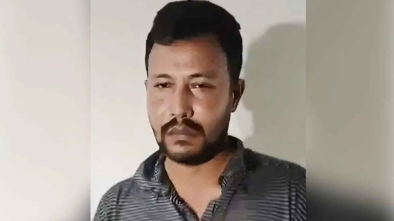 শহীদ আবু সাঈদের মাকে নিয়ে গালিগাল, পিরোজপুরে পুলিশ সদস্যকে অব্যাহতি