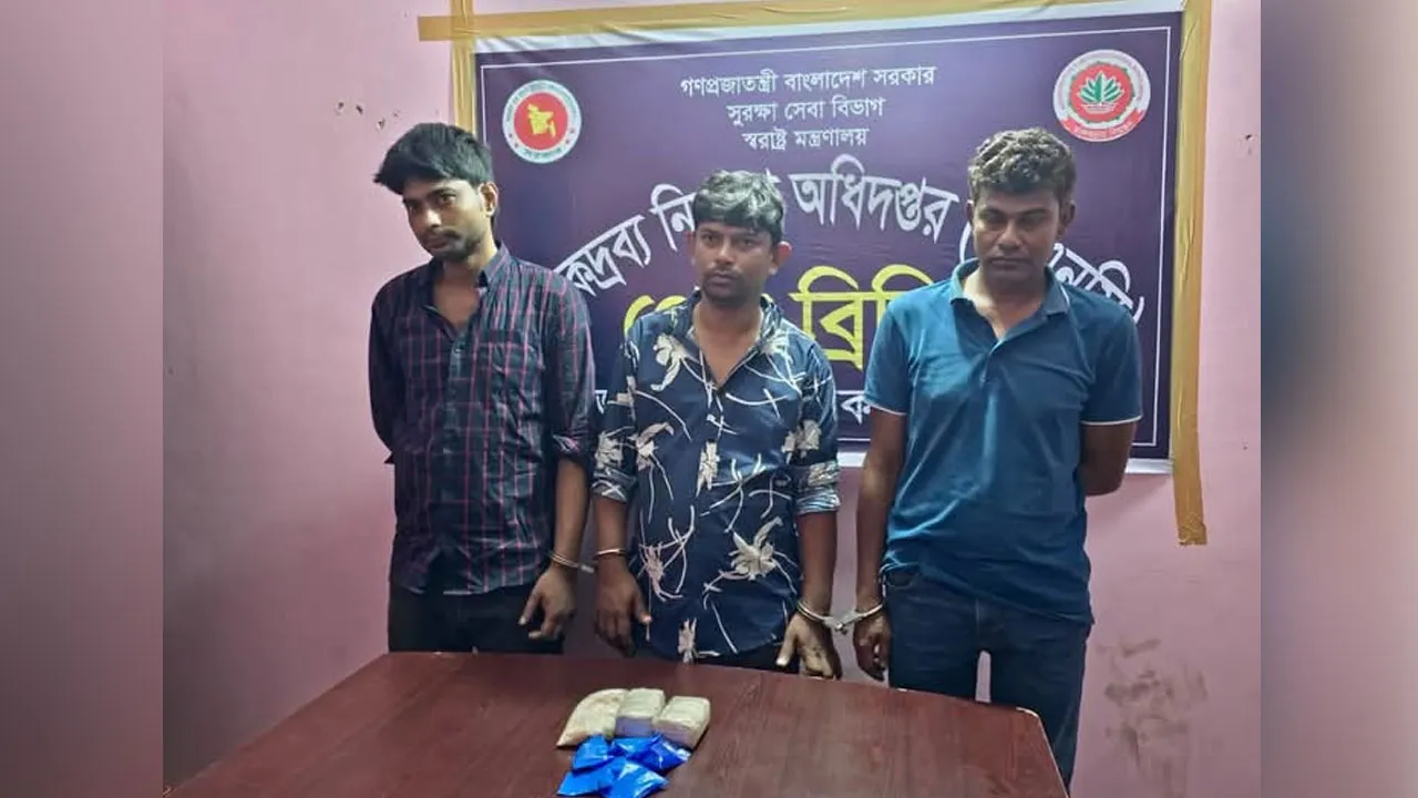 রামুতে অভিযানে পুলিশসহ ৩ মাদক কারবারি আটক