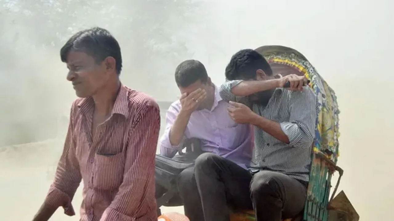বিশ্বে বায়ুদূষণে আবারো শীর্ষে উঠে এলো ঢাকা