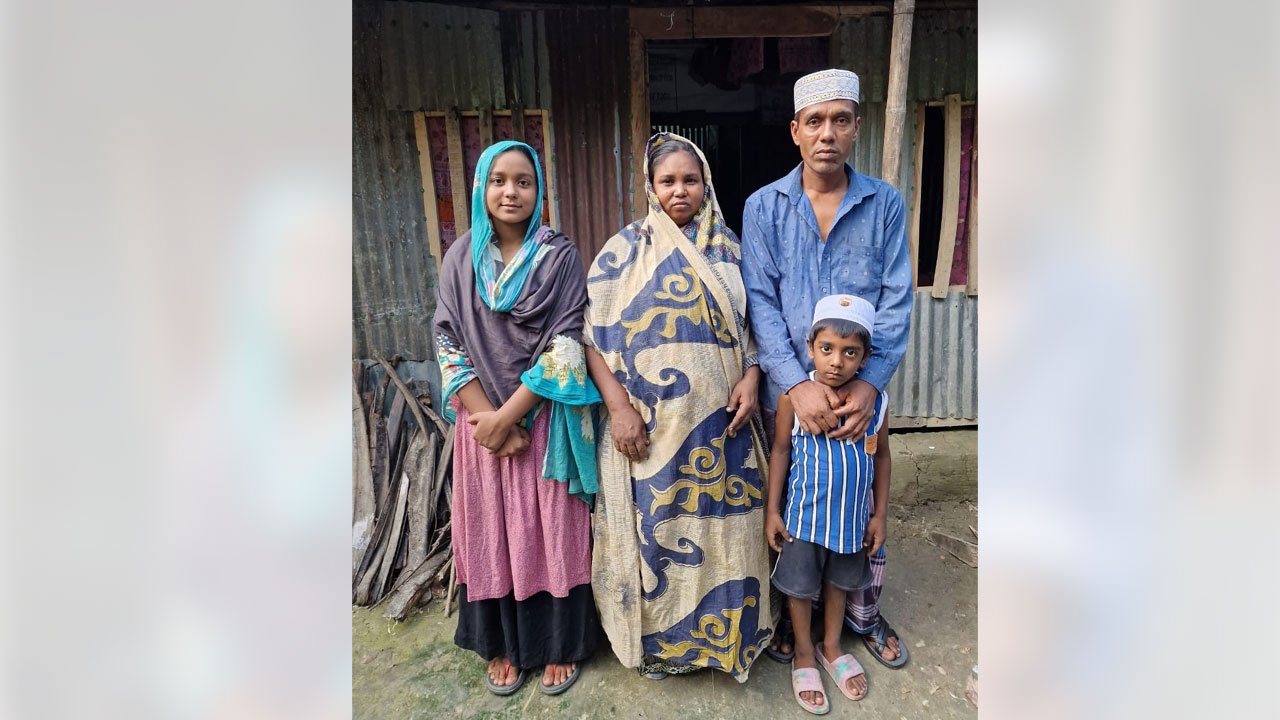 4 members of the same family convert to Islam in Gournadi