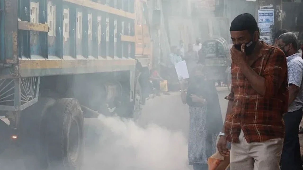 Dhaka's air remains unhealthy even during holidays