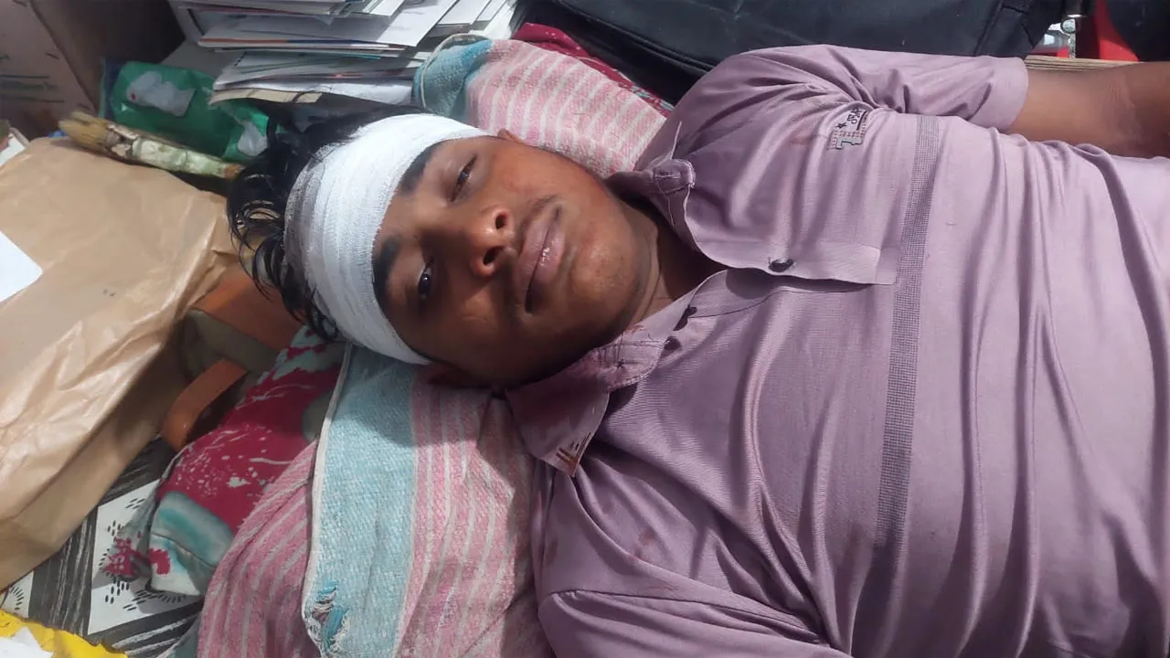 জুলাই আন্দোলনে চোখ হারানো যুবককে কোপাল দুর্বৃত্তরা