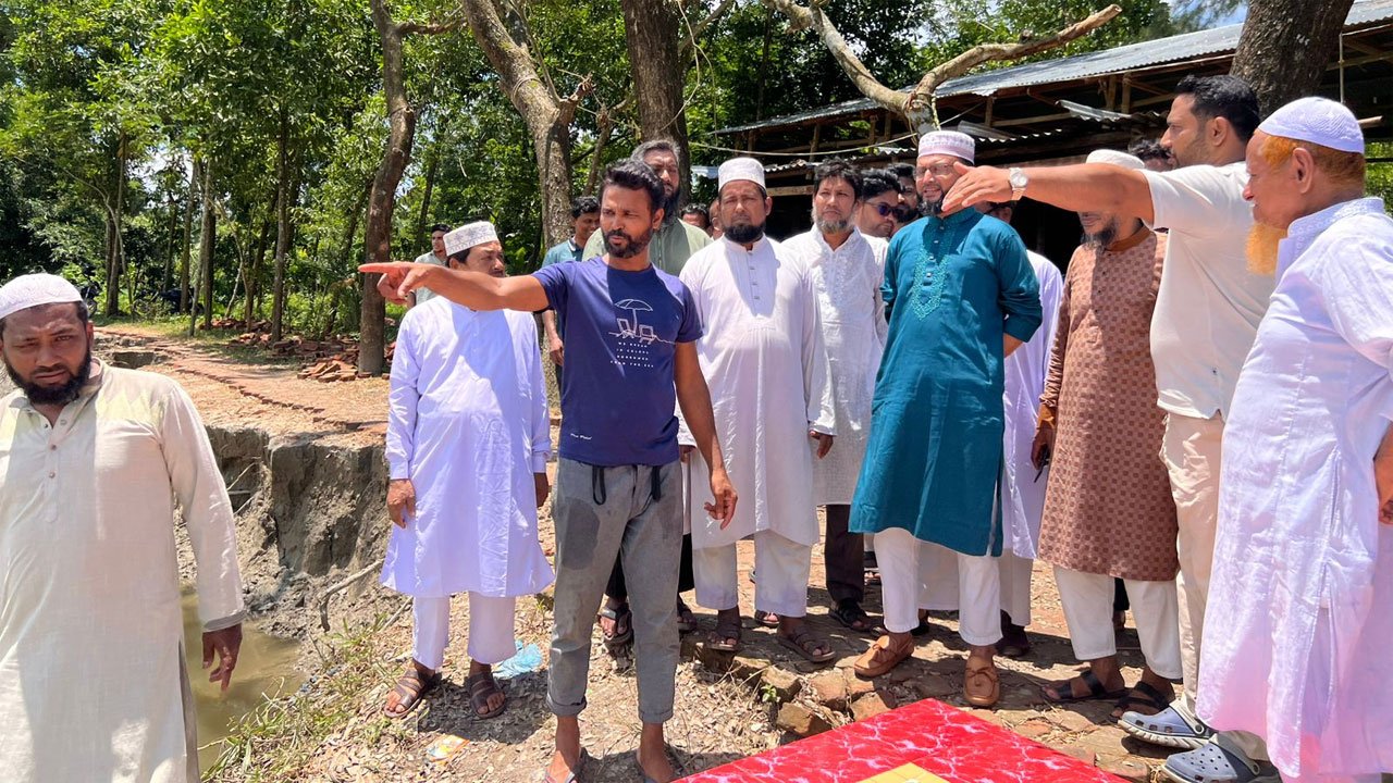 Dr. Md. Fakhruddin Manik inspects river erosion-affected areas