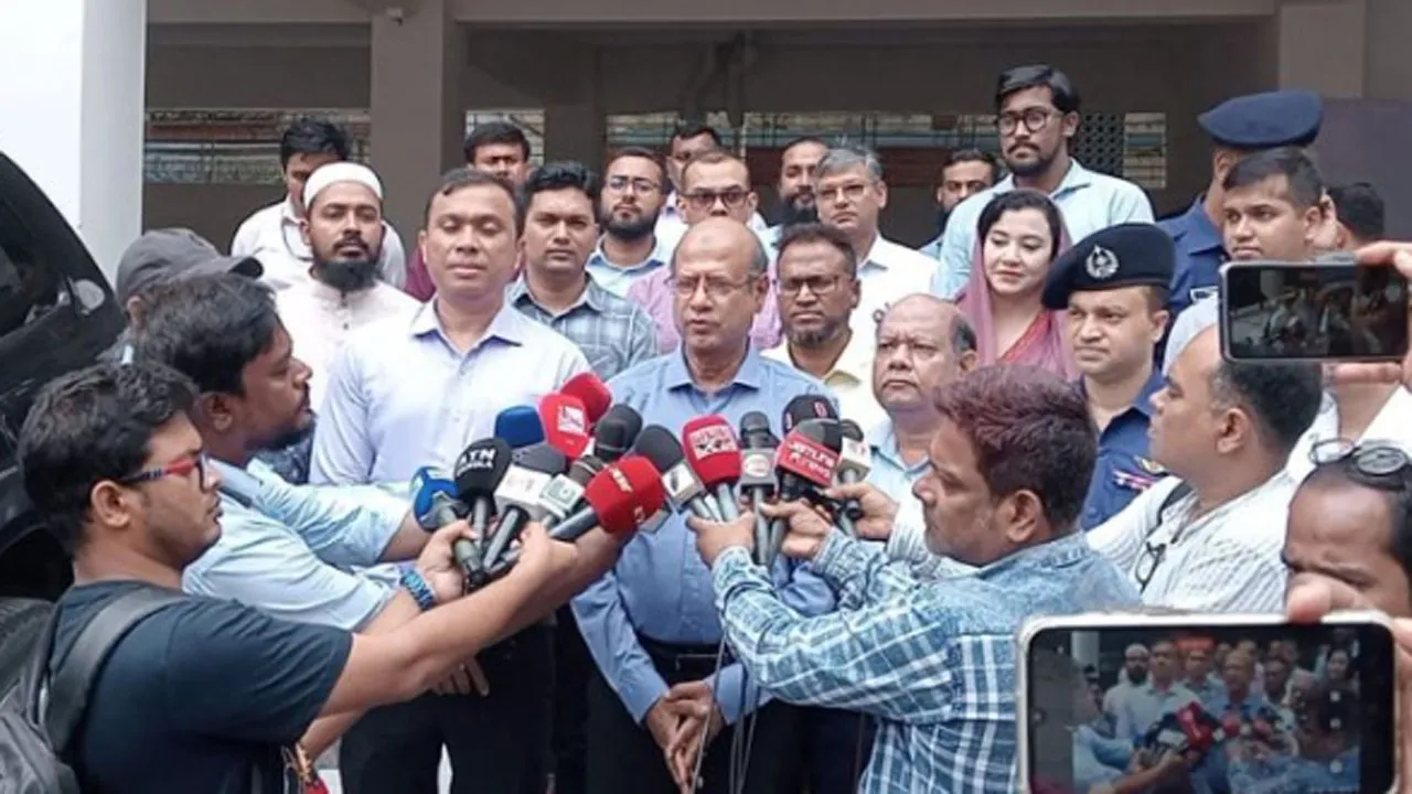 ঝুঁকিপূর্ণ ও নকশা বহির্ভূত ভবন চিহ্নিত করে কঠোর ব্যবস্থা নেয়া হবে : রাজউক চেয়ারম্যান