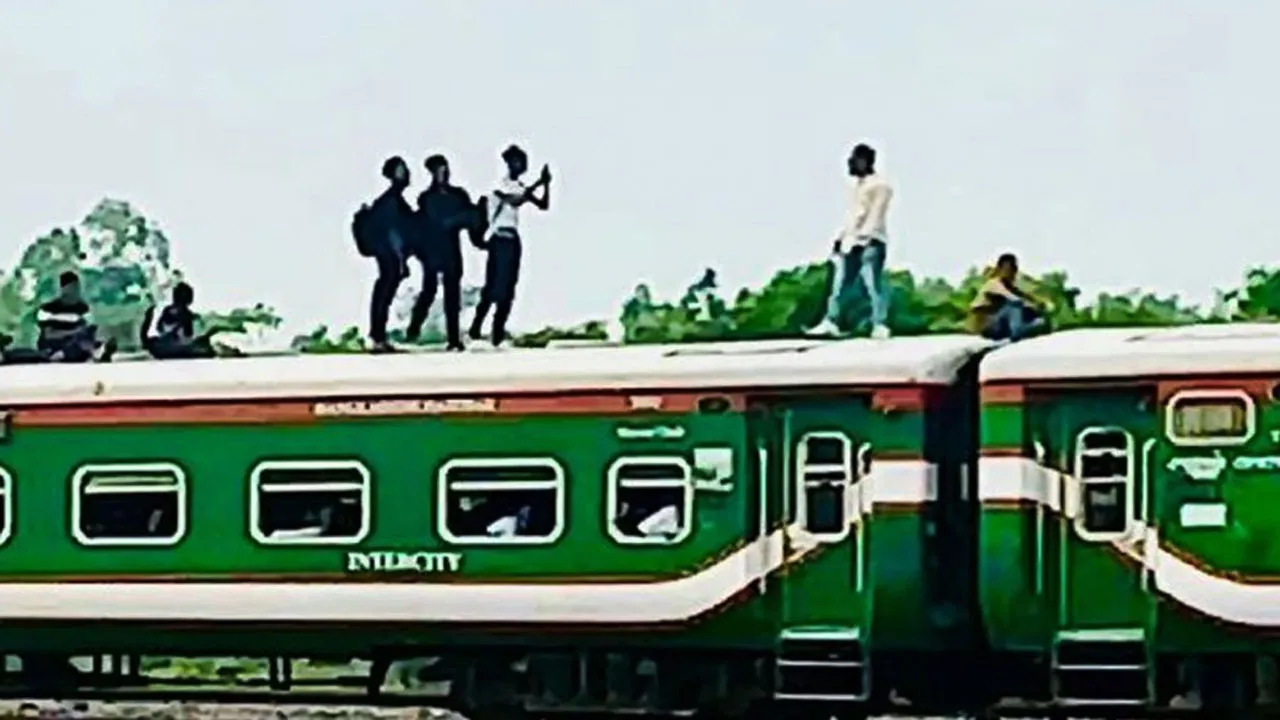 আখাউড়ায় ট্রেনে কাটা পড়ে যুবকের মৃত্যু