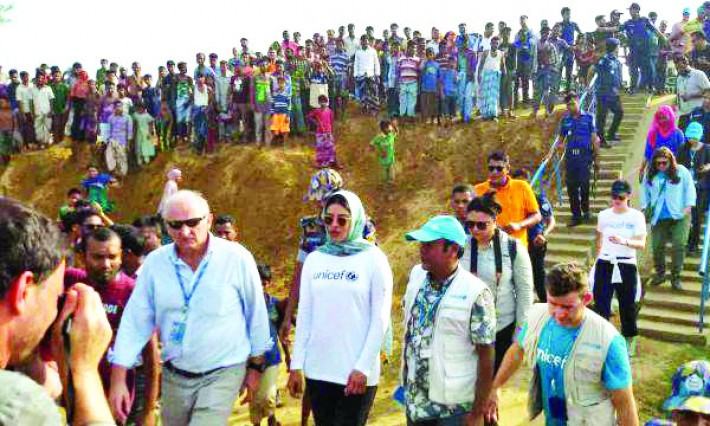 উখিয়ার রোহিঙ্গা ক্যাম্পে প্রিয়াঙ্কা চোপড়া