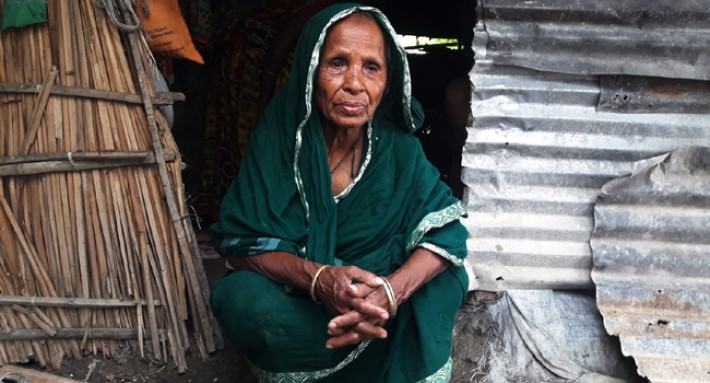 শতবর্ষী বৃদ্ধার আকুতি- কী খাইয়া রোজা থাকমু?