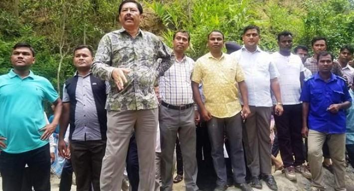 বান্দরবানে পাহাড় ধসে নিহত পরিবারদের আর্থিক সহায়তা