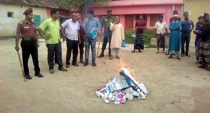 বালিয়াকান্দি প্রীতি ফার্মেসীকে জরিমানা : জব্দ ঔষধ পুড়িয়ে ধ্বংস