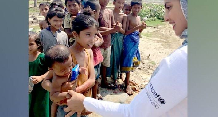 রোহিঙ্গাদের কাছ থেকে লোমহর্ষক বর্ণনা শুনলেন প্রিয়াঙ্কা