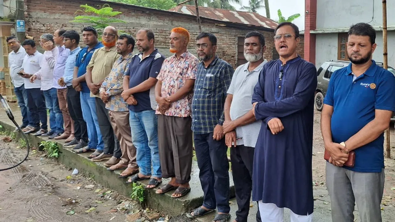 গাজীপুরে সাংবাদিক তুহিনের জানাজা সম্পন্ন, সাংবাদিকদের প্রতিবাদ সভা