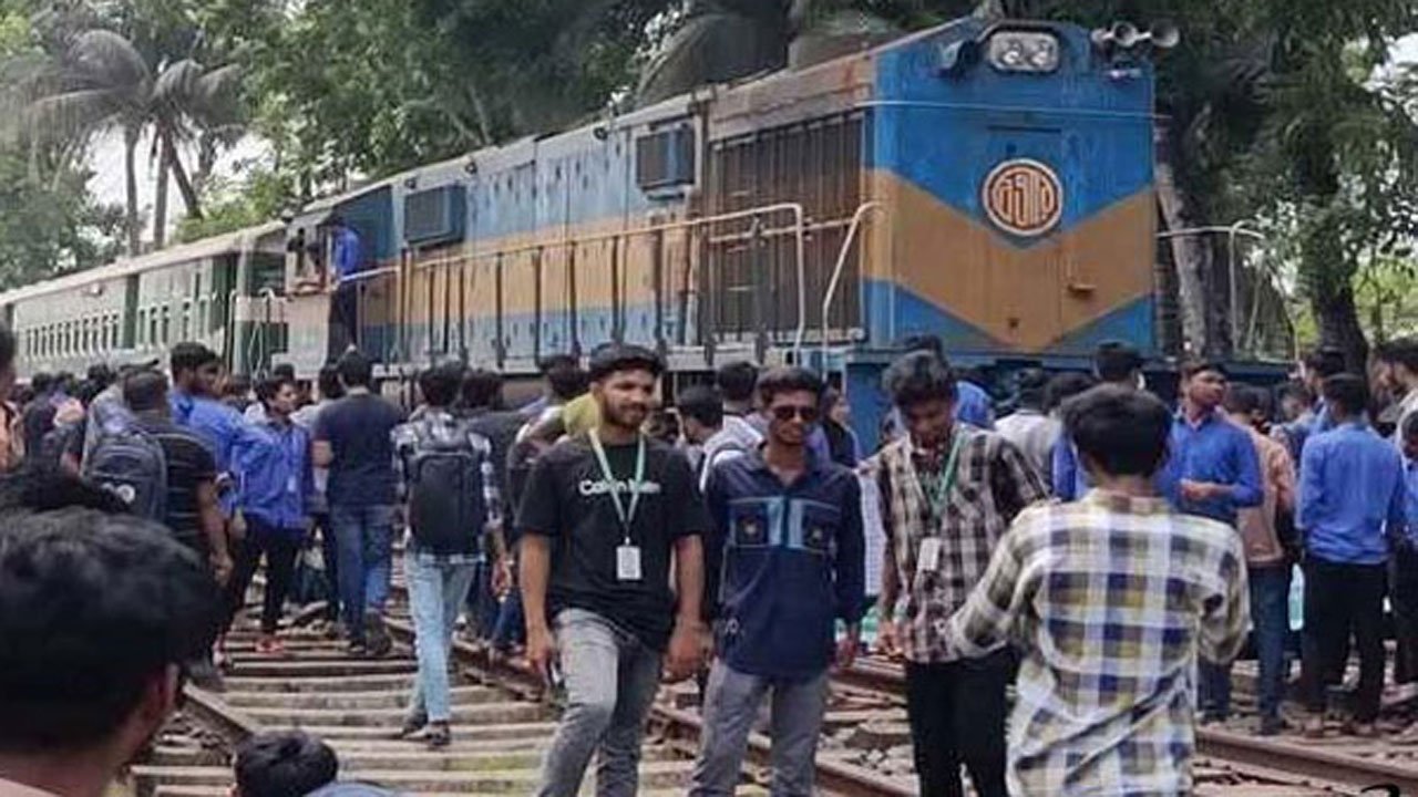 ৩ ঘণ্টা পর খুলনার সাথে সারাদেশের রেল যোগাযোগ স্বাভাবিক