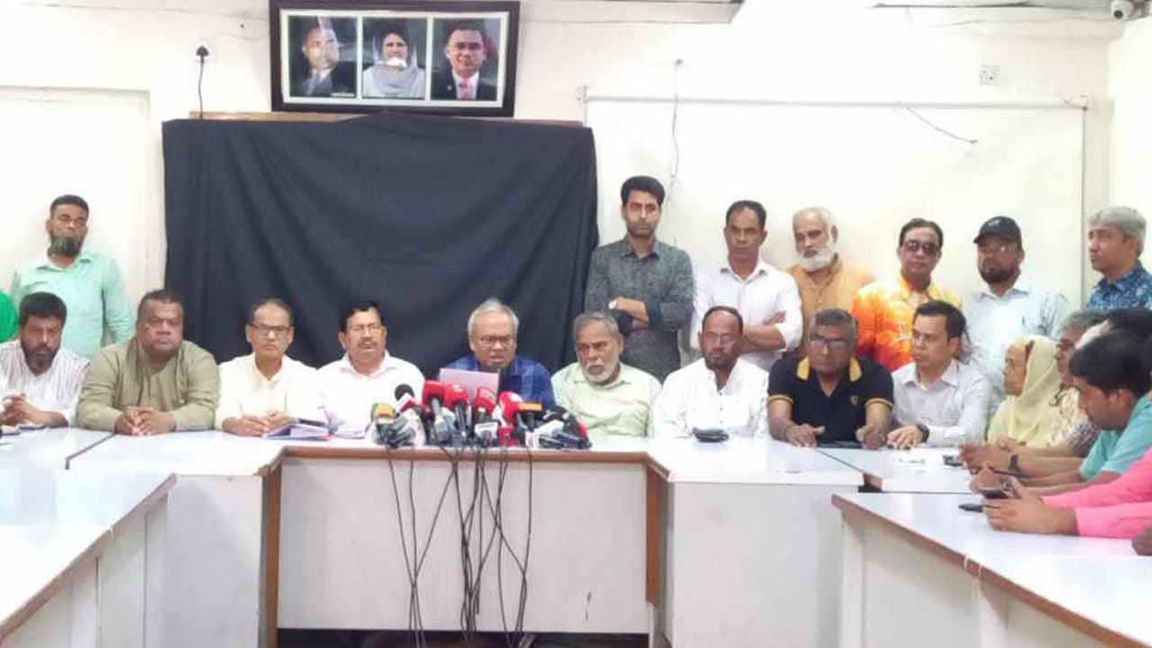 বিএনপির কেন্দ্রীয় কার্যালয়ে এক সংবাদ সম্মেলনে রুহুল কবির রিজভী।