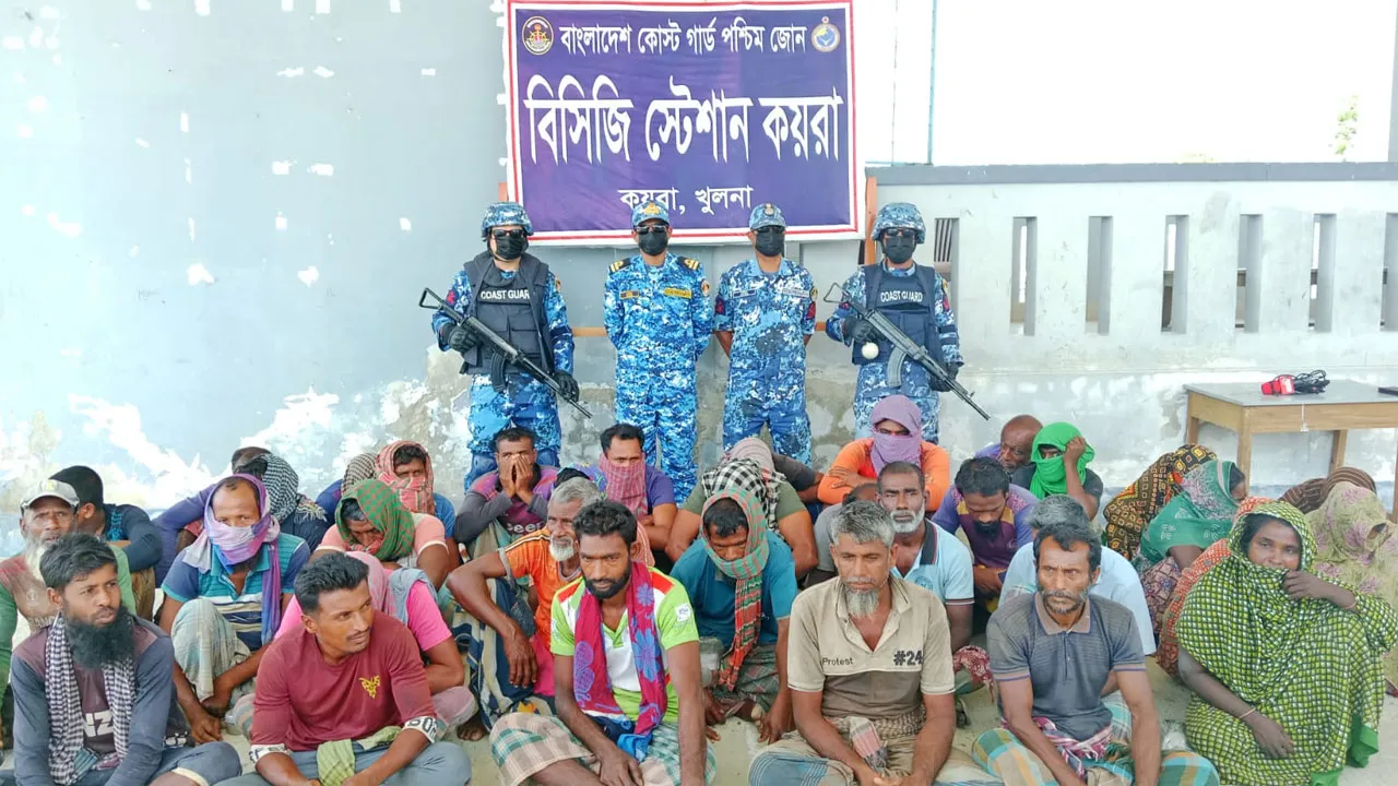 সুন্দরবনে অপহৃত নারীসহ ৩৩ জেলে উদ্ধার