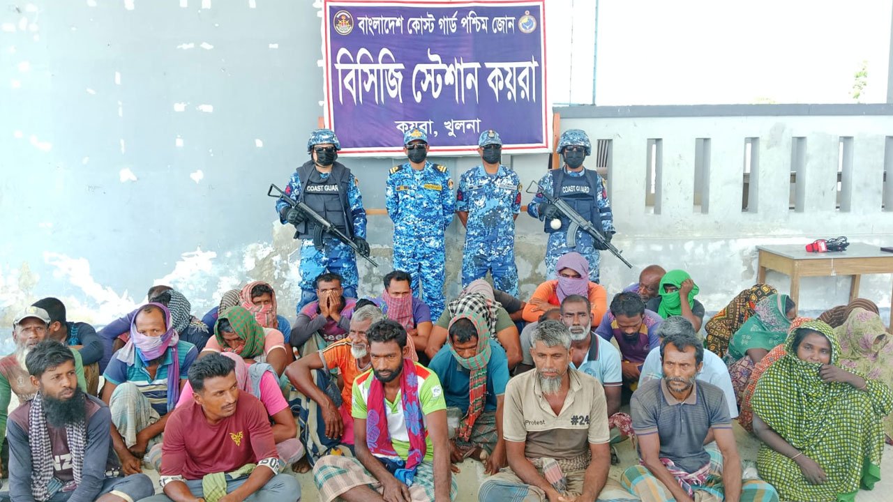 সুন্দরবনে অপহৃত নারীসহ ৩৩ জেলে উদ্ধার
