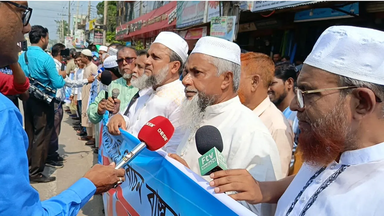 নোয়াখালীতে পিআর ভিত্তিক ভোটসহ ৫ দফা দাবিতে মানববন্ধন