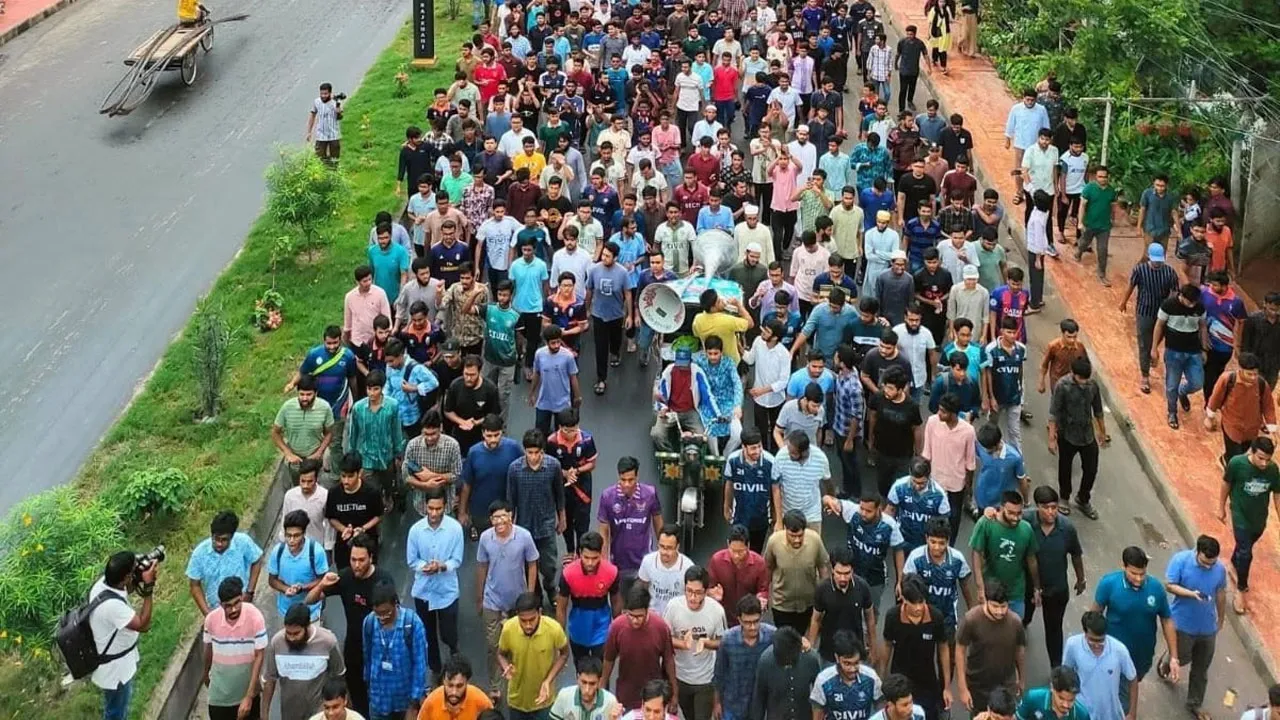 রুয়েটে ৩ দফা দাবিতে সড়ক অবরোধ ও বিক্ষোভ সমাবেশ